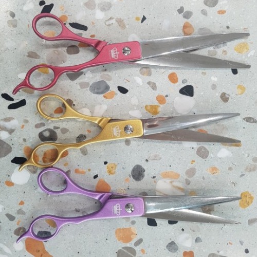 [Art grooming] High-end lightweight scissors.